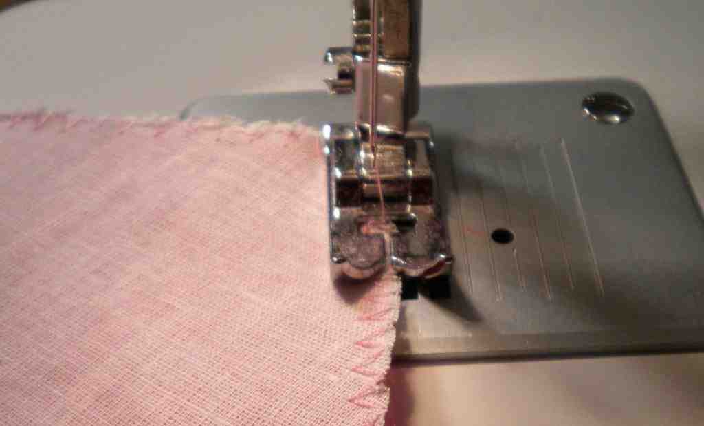 Comment recouvrir les bords d'un tissu?